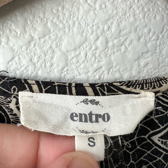 Entro Black Blue Flowy Boho Floral Abstract Top- Size Small - Picture 6 of 11